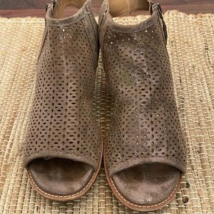 Sofft Nalda zipper sandal